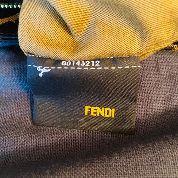 Gorgeous FENDI Leopard Logo Handbag - Picture 9 of 10